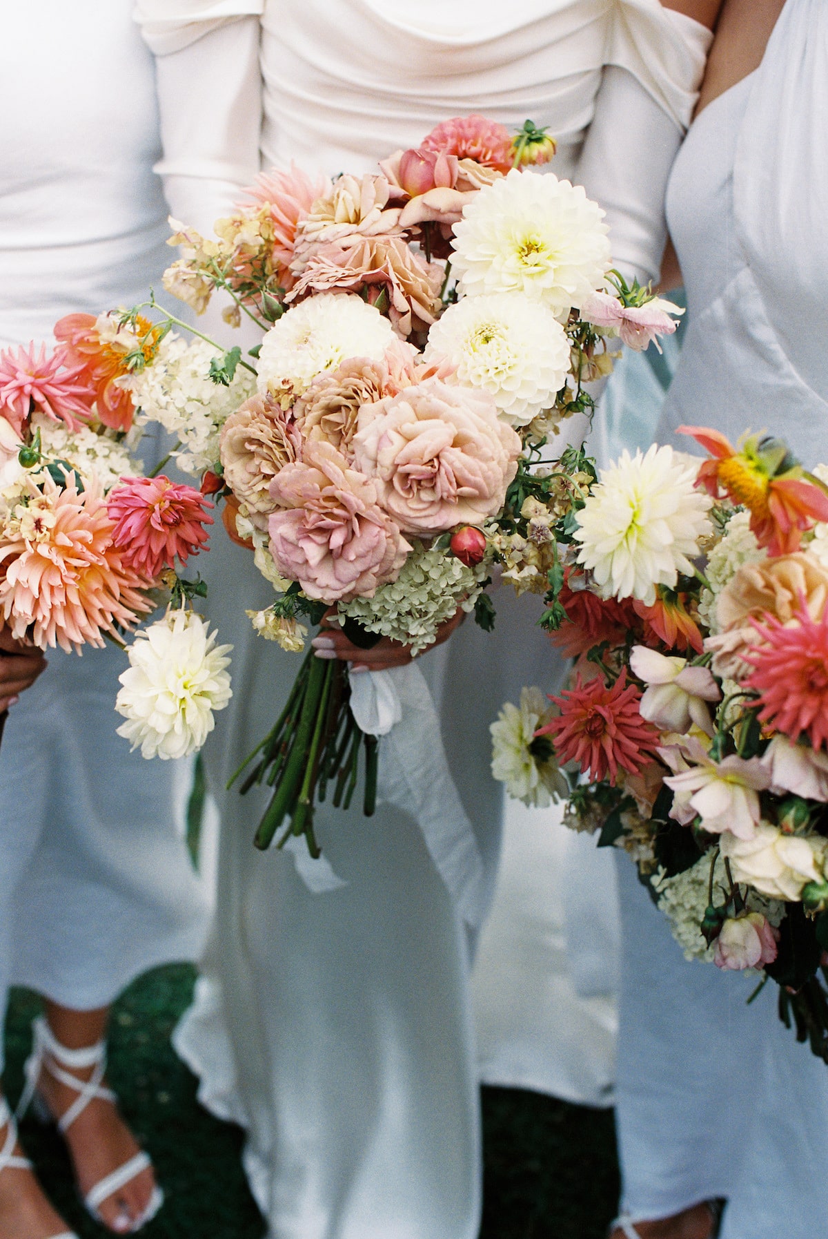 A soft and romantic bouquet of white and blush roses. Ana Galloway Photography